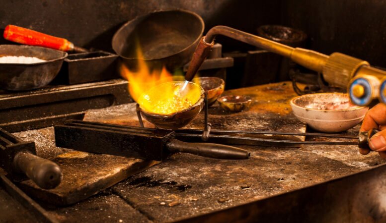traditional gold recycling in factory