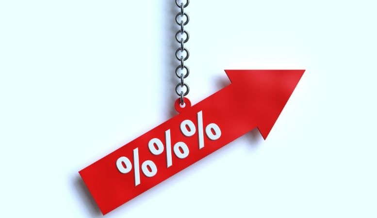 percentage sign on red arrow with chain