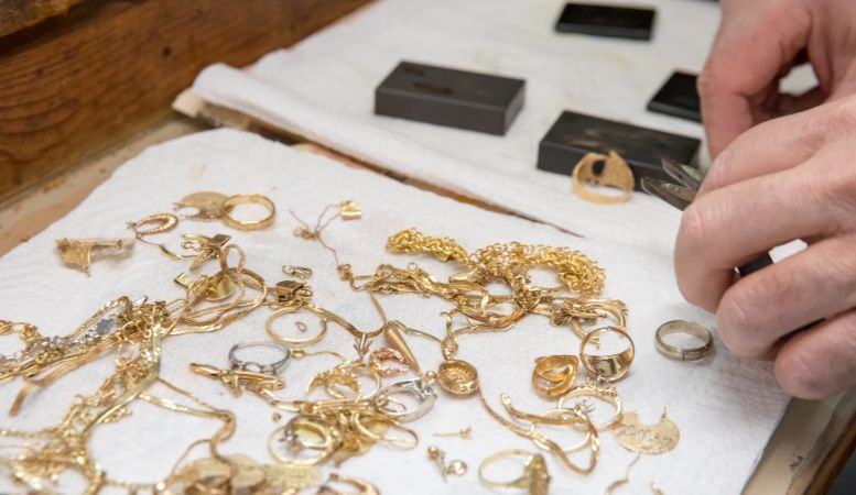 jeweler checking which is gold filled jewelry