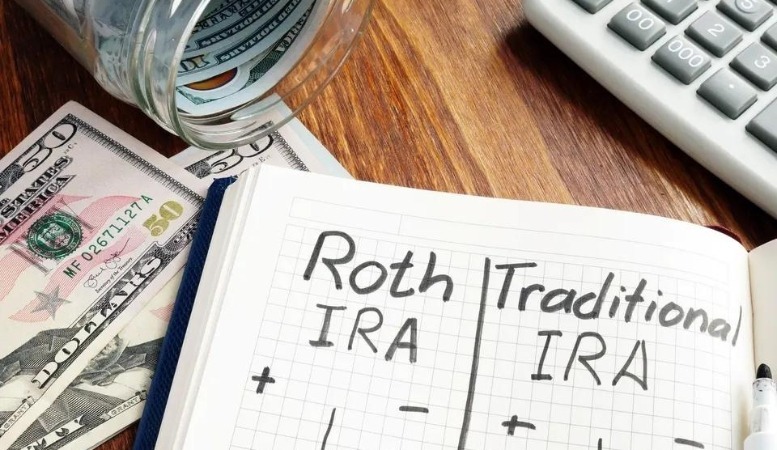 a notebook about the difference of traditional and roth ira