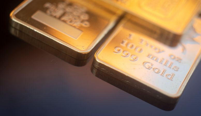 various size of gold bullion bar